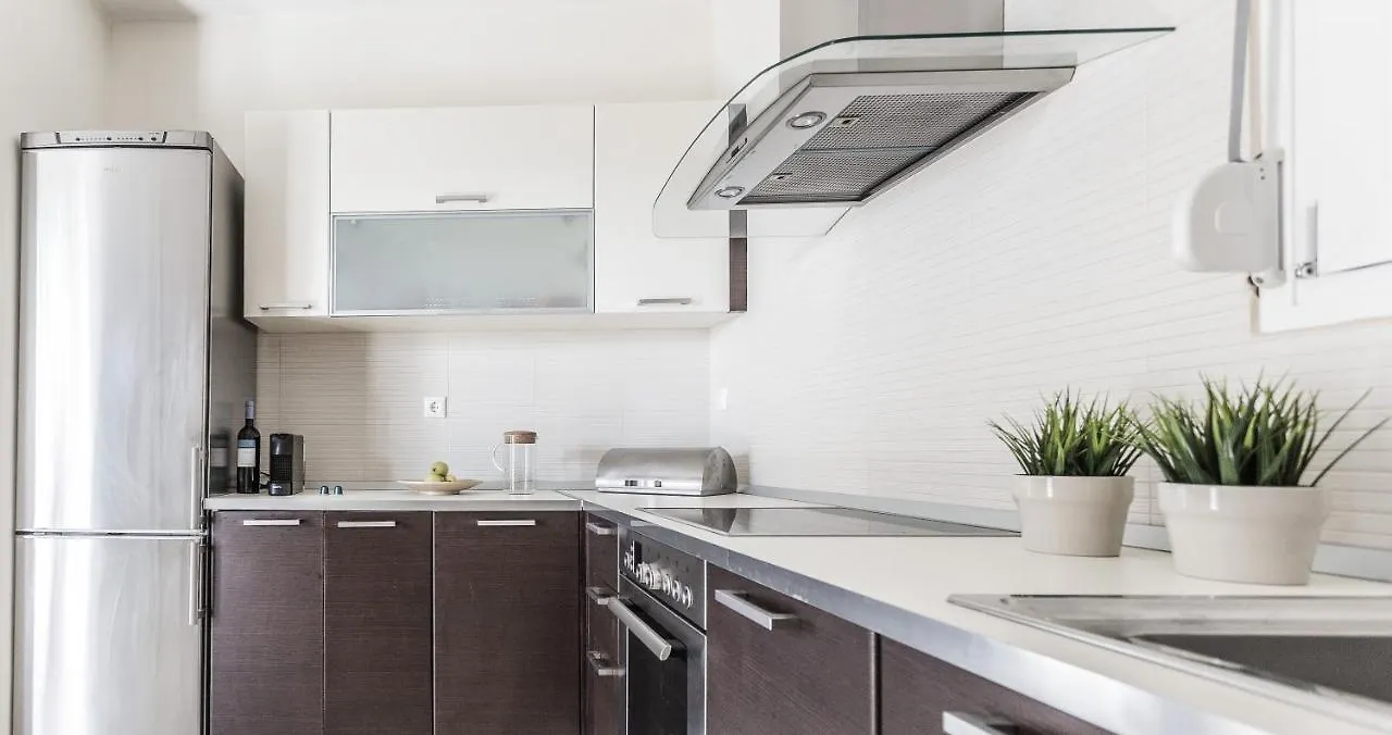 Μodern Apartment With Big Garden 에파노미