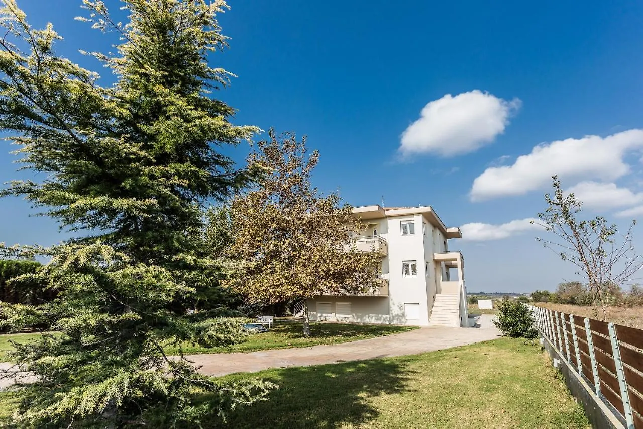 Μodern Apartment With Big Garden location